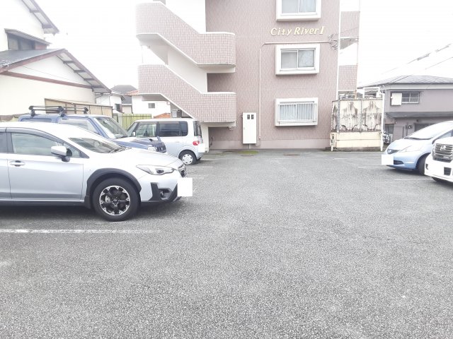 2/3 駐車場