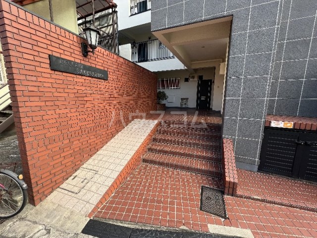 19/28 エントランス