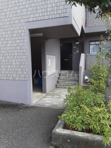 22/27 エントランス