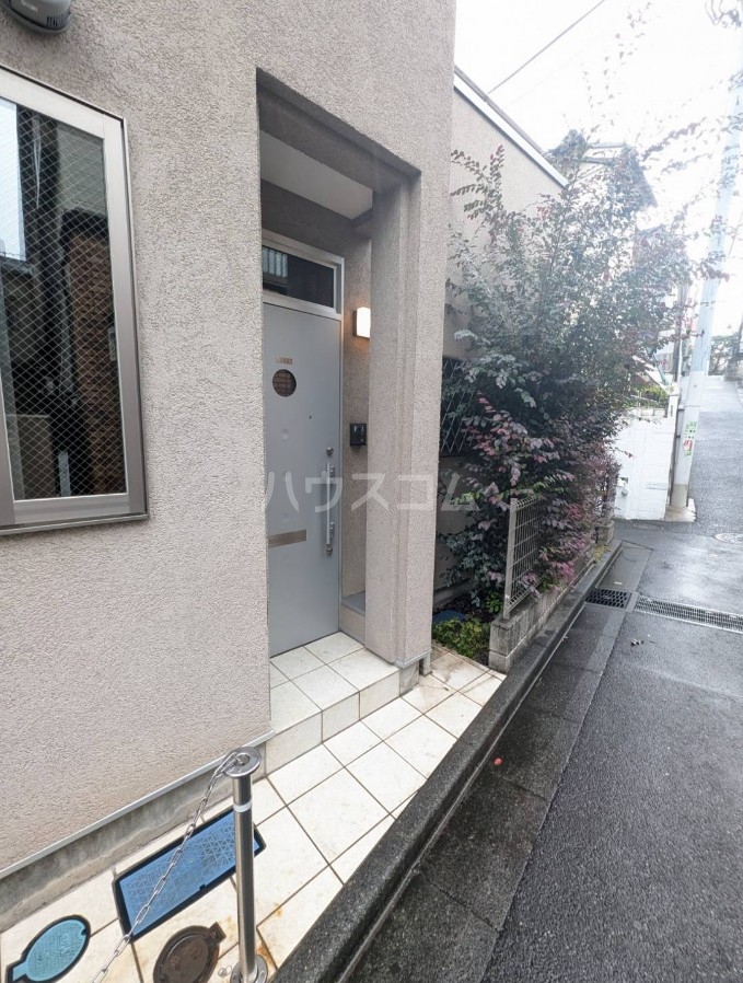 18/22 エントランス