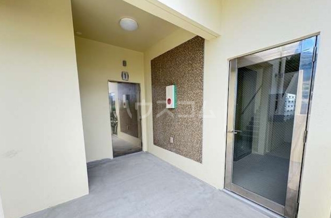 22/28 エントランス