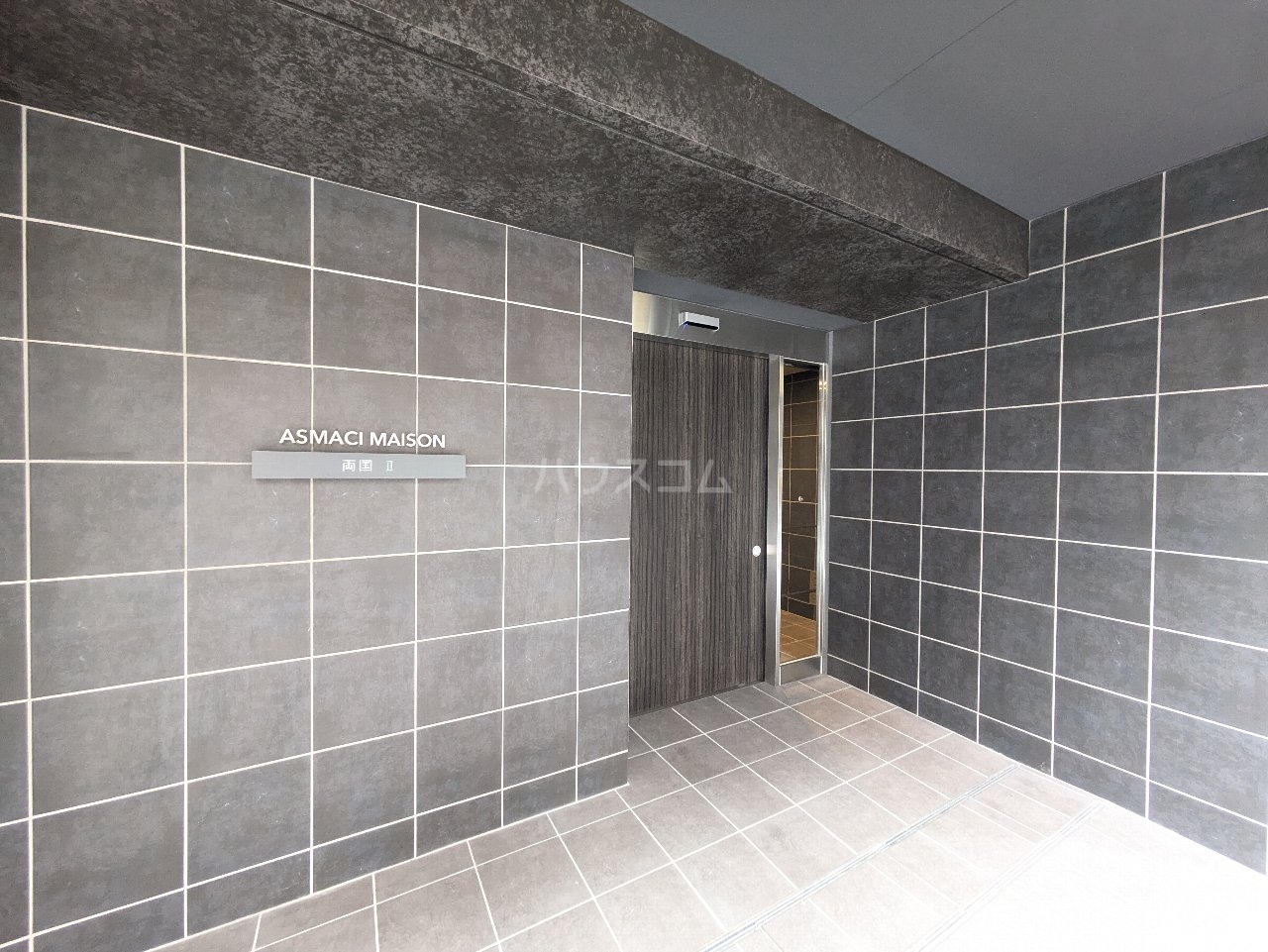 27/30 エントランス