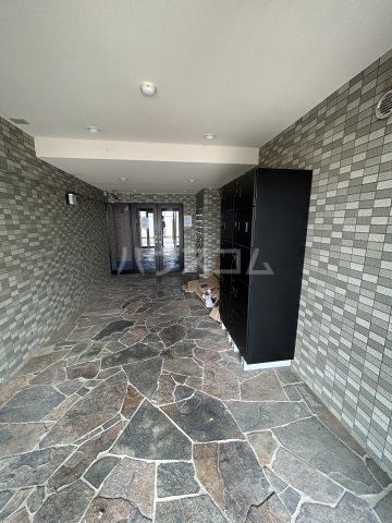 21/30 エントランス