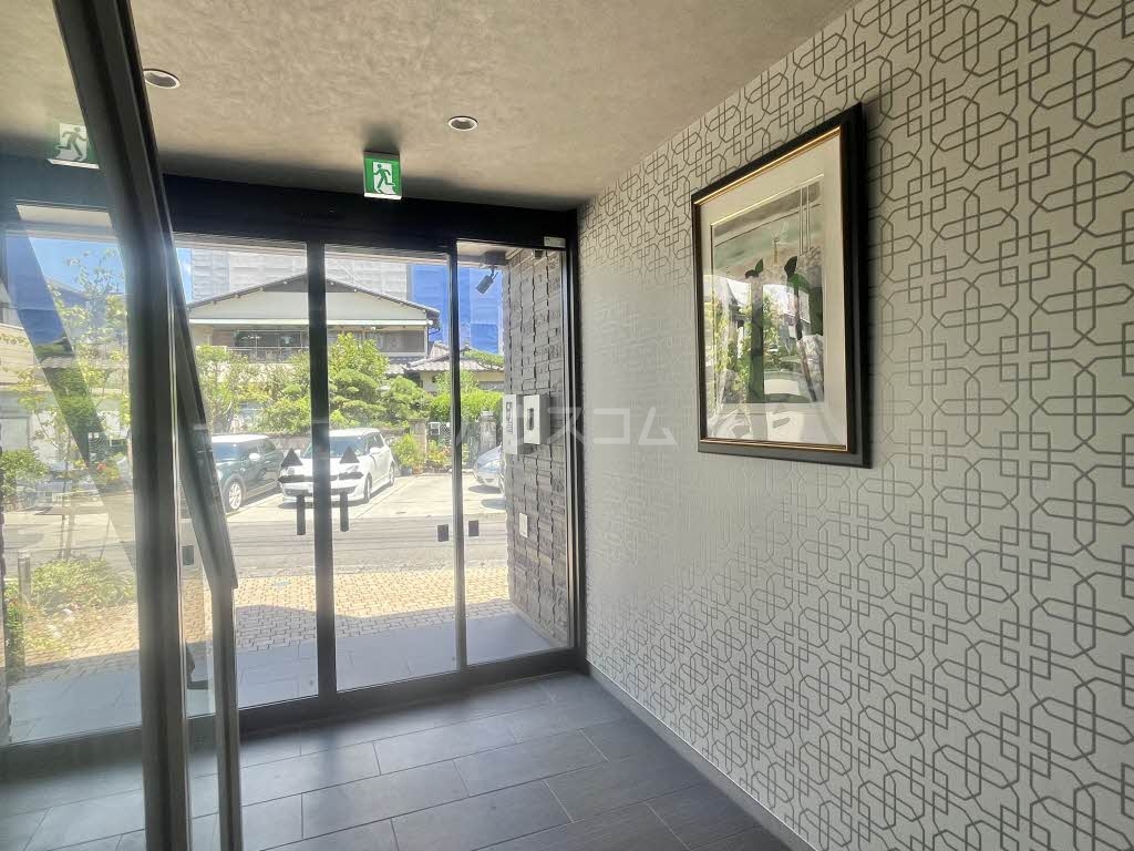 13/23 エントランス