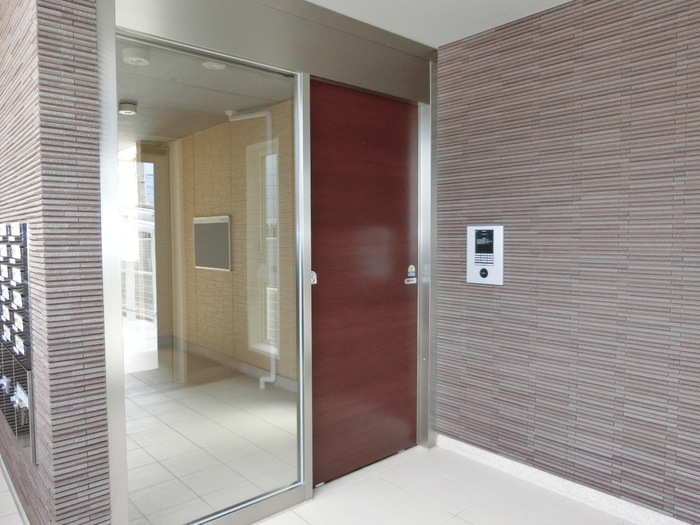 26/30 エントランス