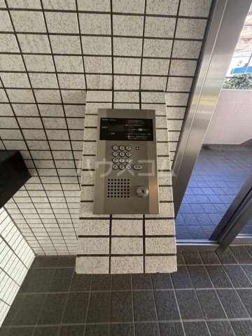 18/19 エントランス