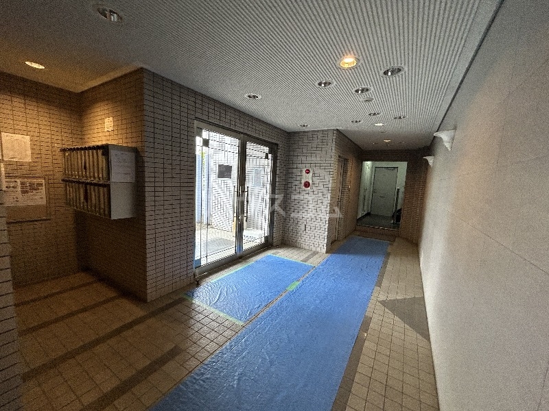 28/30 エントランス