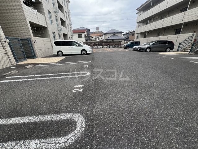 23/30 駐車場