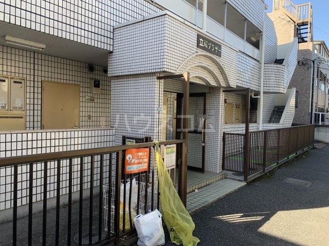 21/29 エントランス