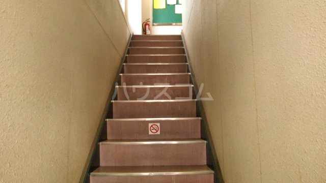 25/27 エントランス