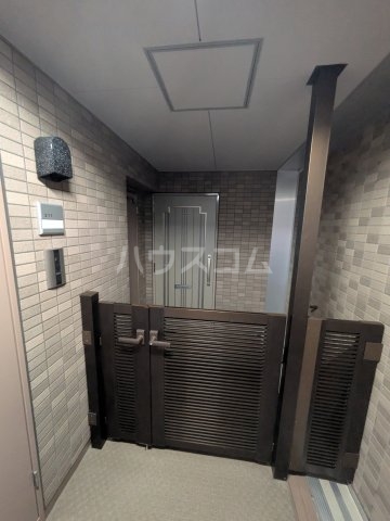 28/30 エントランス