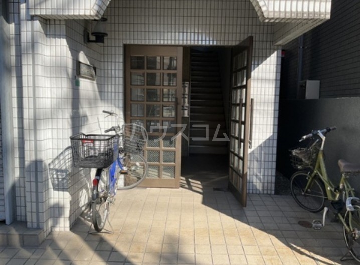 18/21 エントランス