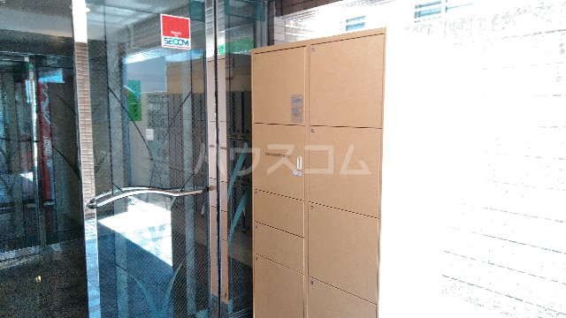 23/27 エントランス