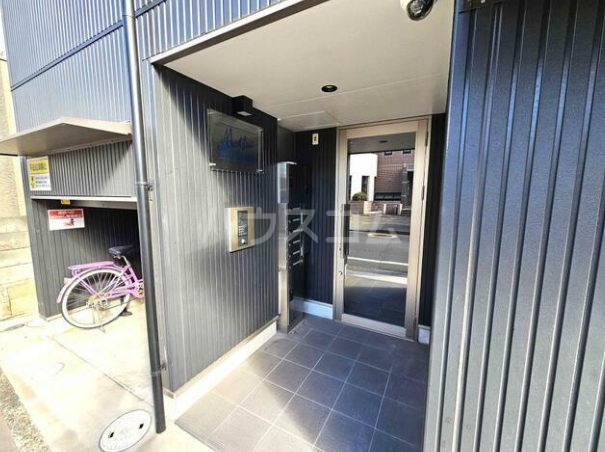 18/28 エントランス