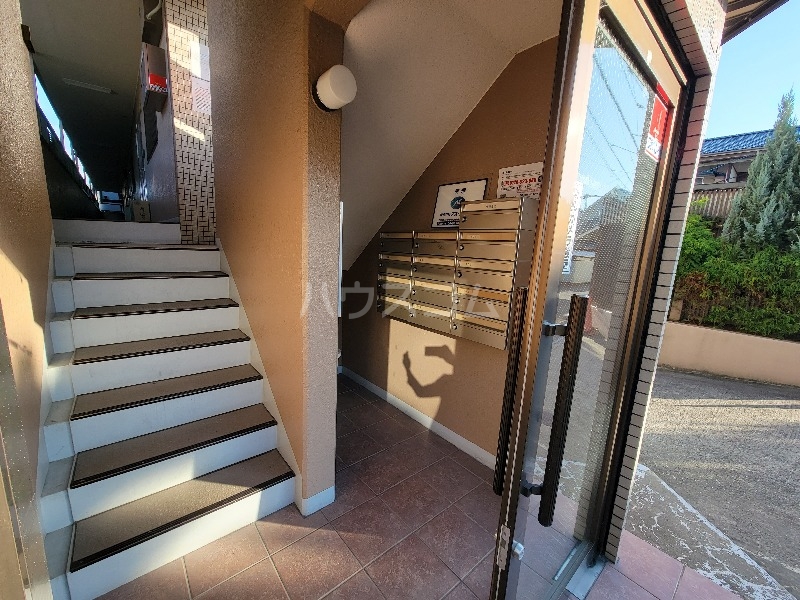 22/30 エントランス