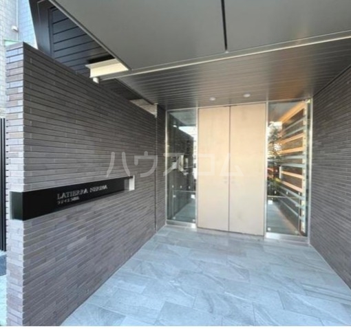 17/27 エントランス