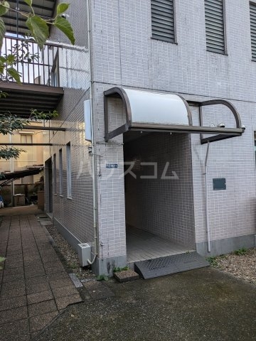 28/30 エントランス