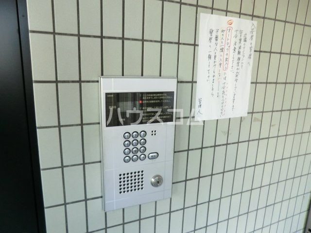 27/30 エントランス