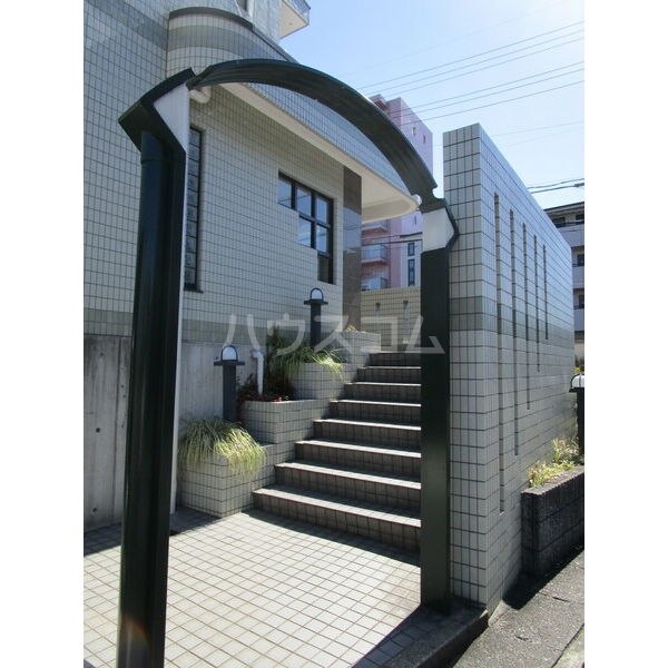 28/30 エントランス