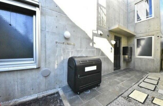 16/21 エントランス