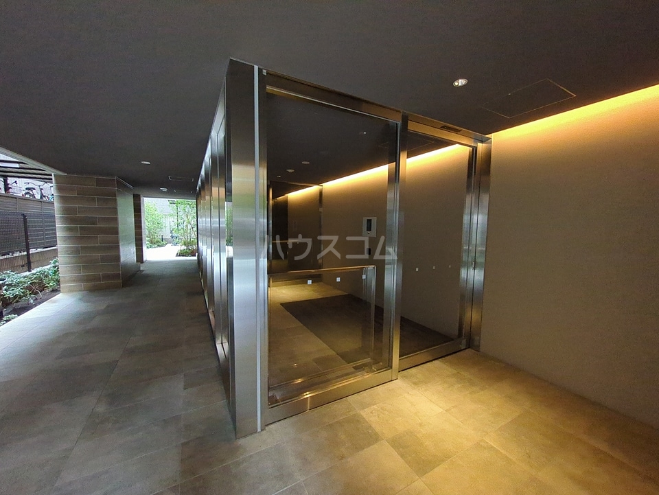 26/28 エントランス