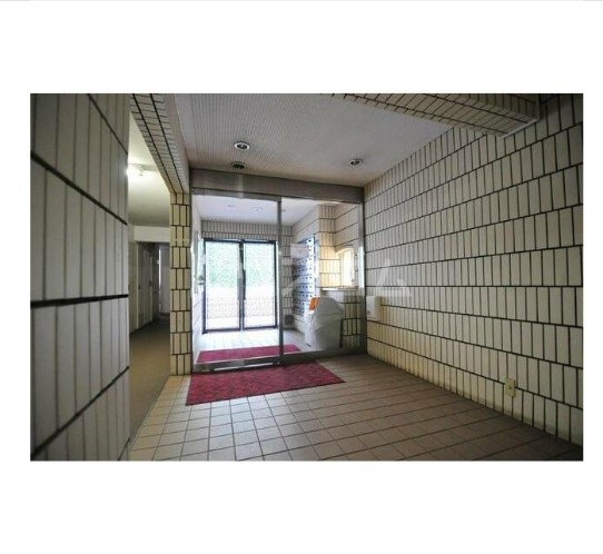 27/29 エントランス