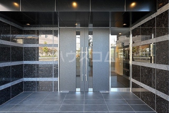 22/28 エントランス