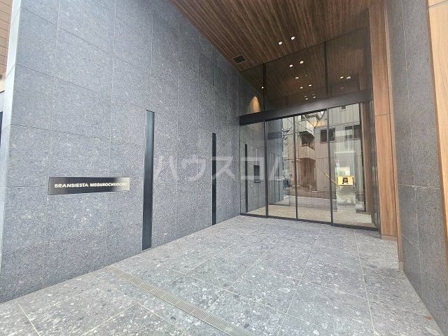 21/28 エントランス