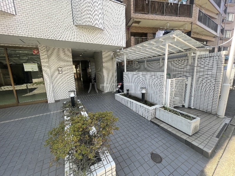 21/23 エントランス