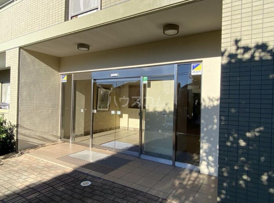 19/27 エントランス