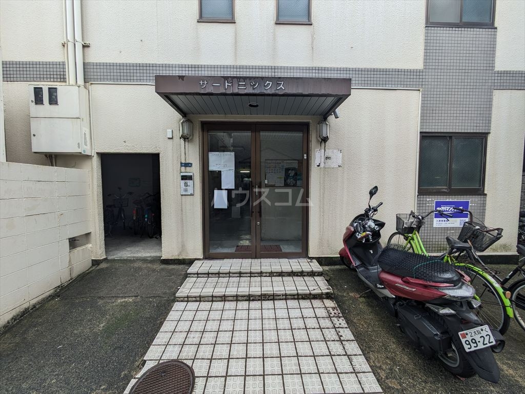 24/30 エントランス