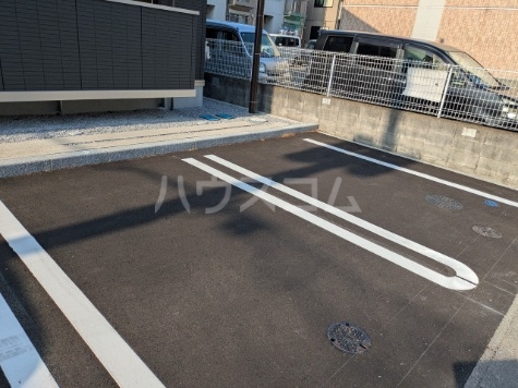 21/26 駐車場