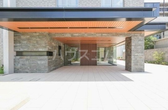 16/26 エントランス