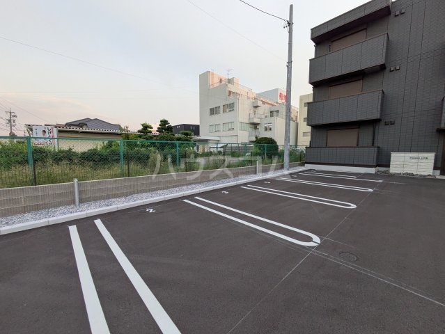 28/30 駐車場