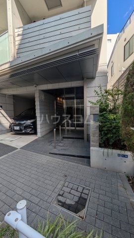 18/19 エントランス