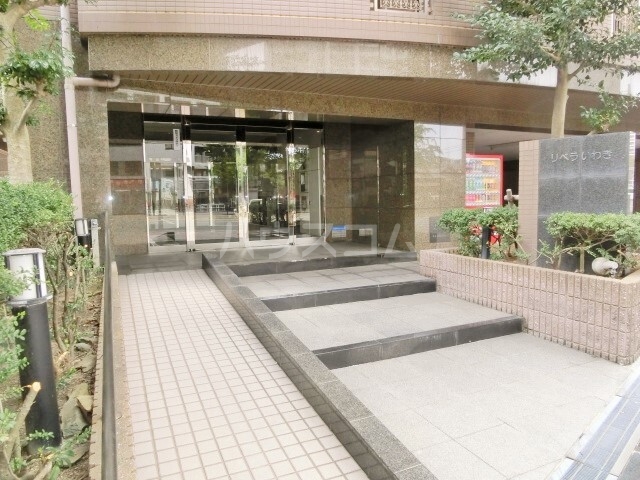 16/17 エントランス