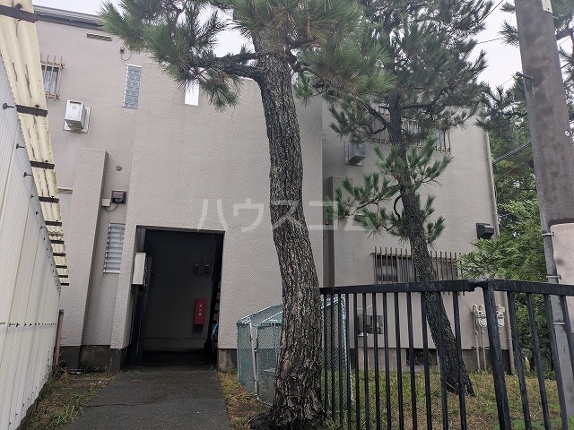 23/30 エントランス