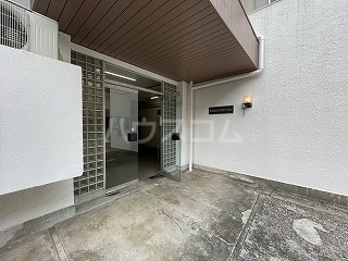 22/24 エントランス