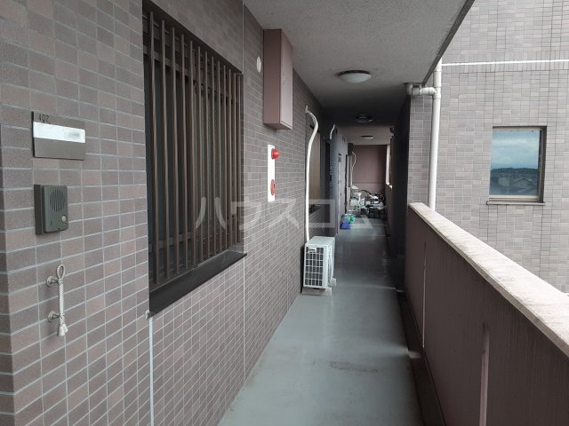 26/30 エントランス