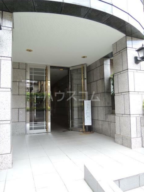 18/22 エントランス