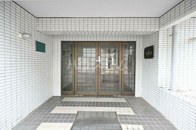 18/26 エントランス