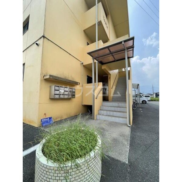 13/14 エントランス