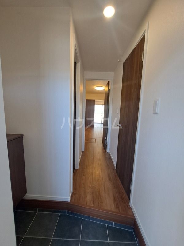 19/27 エントランス