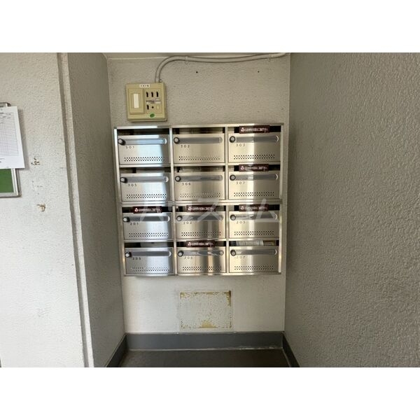 13/13 エントランス