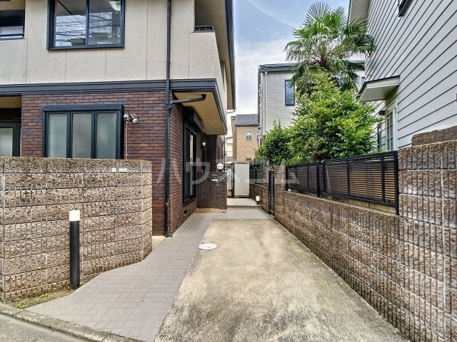 23/24 エントランス