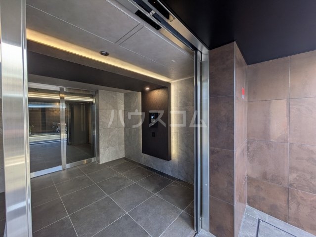 25/30 エントランス