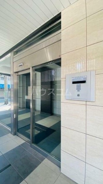 18/19 エントランス