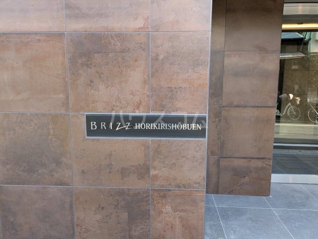 24/30 エントランス