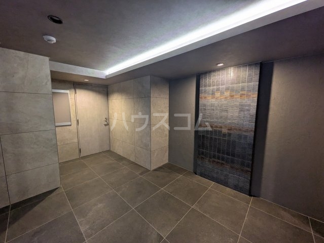 24/30 エントランス