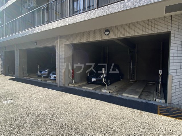 20/28 駐車場